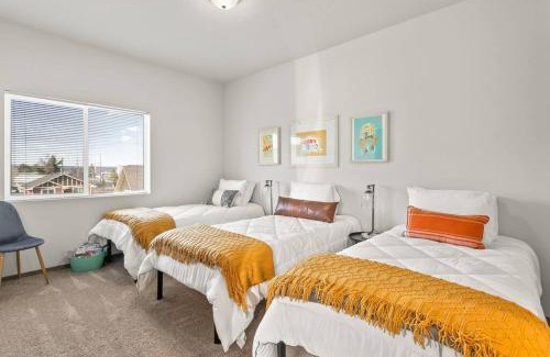 South Perry District Apartment | New 2 Bed 2 Bath Near Perry District and DT