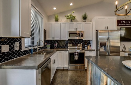 Iron Springs Cottage | New 2 bed Hideaway, 8 minutes from Downtown Prescott