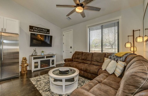 Iron Springs Cottage | New 2 bed Hideaway, 8 minutes from Downtown Prescott