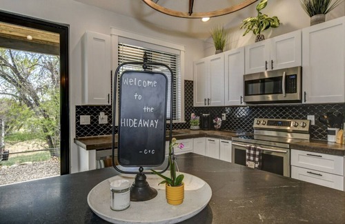 Iron Springs Cottage | New 2 bed Hideaway, 8 minutes from Downtown Prescott