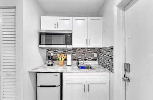 Royal Poinciana House | NEW 2 Bed Studio close to Beach & Casino HA04