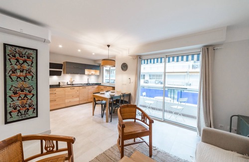 Antibes City Centre Apartment | New 2 bedroom/2 bathroom apartment by the beach 🏖️with garage and A/C