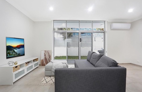 Penrith Apartment | New 2 bedroom Apartment for 7 People