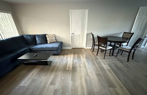 Burbank Apartment | New 2-bedroom apartment in charming Burbank Empire Center with WiFi, AC