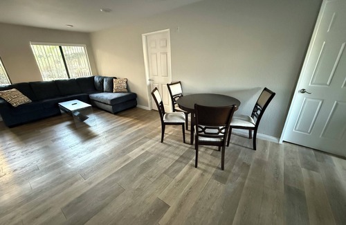 Burbank Apartment | New 2-bedroom apartment in charming Burbank Empire Center with WiFi, AC