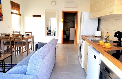 Moncarapacho e Fuseta House | New 2 Bedroom House With Garden and Shared Pool