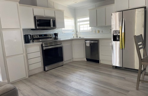 Flamingo Bay House | New 2-bedroom home with WiFi, AC in Saint James City