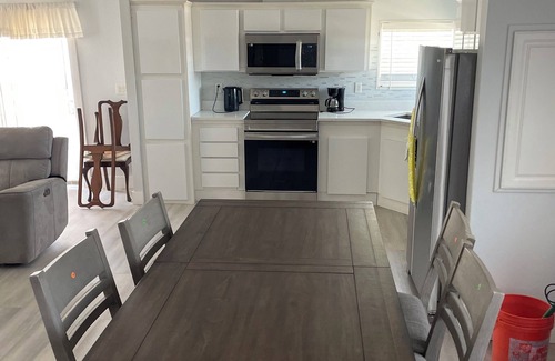 Flamingo Bay House | New 2-bedroom home with WiFi, AC in Saint James City