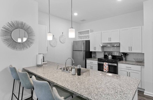 Orange Park Apartment | *NEW* 2 BR Getaway w/Pool & Gym