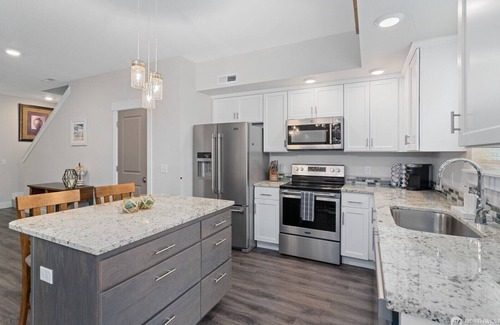 Wenatchee House | New 2 BR Townhouse in the Heart of Wenatchee. Great for Families, pet friendly.