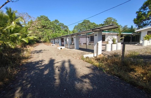 Palma House | New 2 bdr beach house with WIFI, BBQ and secure carport. Relax in style.
