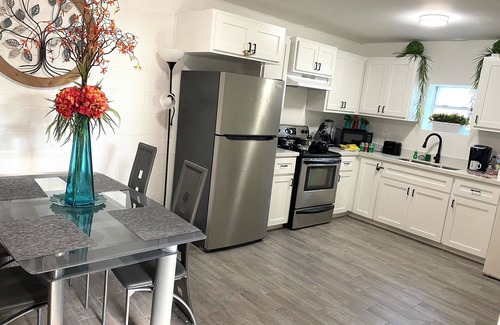 McAllen Apartment | NEW 2 minutes South Texas College & McAllen Convention Center, Palms Crossing