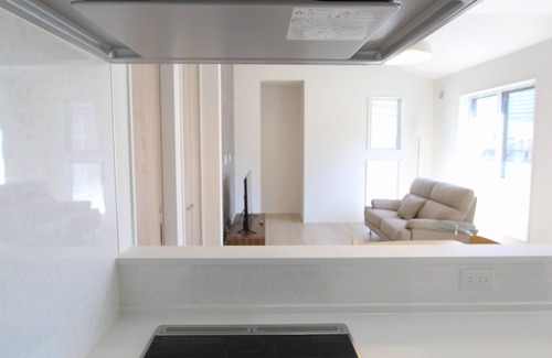Chuo House | [New 2-story home] - 2 min to station, shops, parking, easy Disneyland access!n