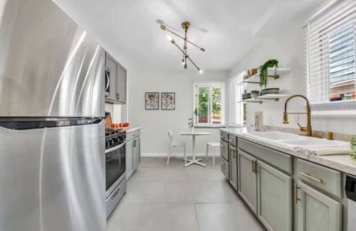 Detroit House | NEW 20% OFF - Grosse Pointe/Detroit Relaxing Home