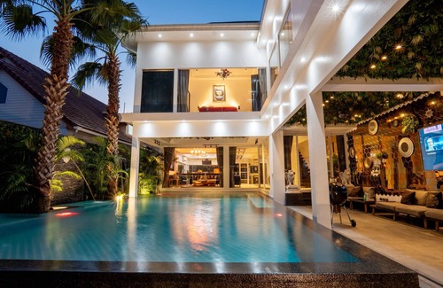 South Pattaya Villa | NEW 2022 Art Pool Villa