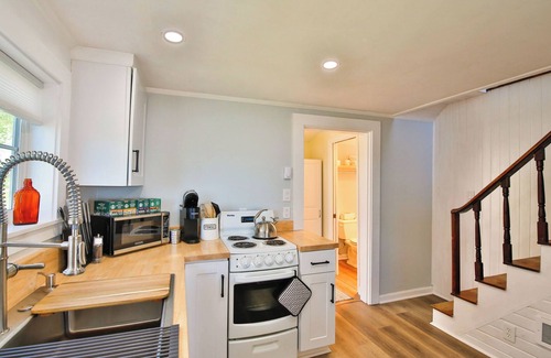 Bandon Cabin | New 2024 Darling 1930s beach cabin-newly remodeled