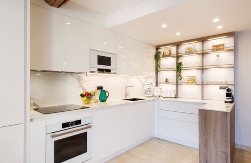 Antibes Old Town House | 🌞 NEW 2024 🏖️ Lux VillageHouse 2BDR, 2BTH - 1sr row full sea view 🌅