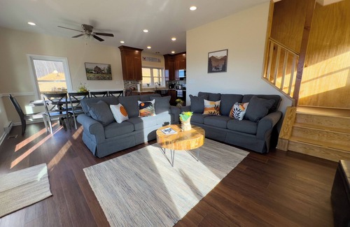 Rileyville Cabin | NEW 2024 Sunset Views𖣰 Hot Tub Pets 9BD/3BA