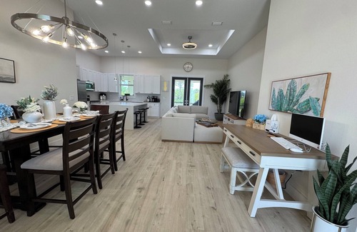 Oakland Hills House | New! 2025-built House 4-bedroom 2-bath. 15-20 min to the Beach. Lanai+Game Room