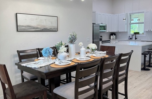 Oakland Hills House | New! 2025-built House 4-bedroom 2-bath. 15-20 min to the Beach. Lanai+Game Room