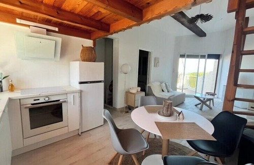 Pietrosella Apartment | New 2025: Haut de villa 2 chambres vue mer climatisé à 300 mètres de la mer