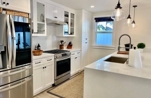 Balboa Peninsula House | NEW 2Bath 216B Upper Light Filled Casita w/AC