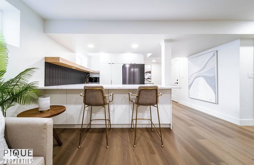 Northwest Edmonton Apartment | NEW 2Bed Luxury Retreat Suite-King Bed-AC-WiFi