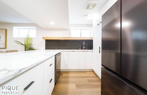 Northwest Edmonton Apartment | NEW 2Bed Luxury Retreat Suite-King Bed-AC-WiFi
