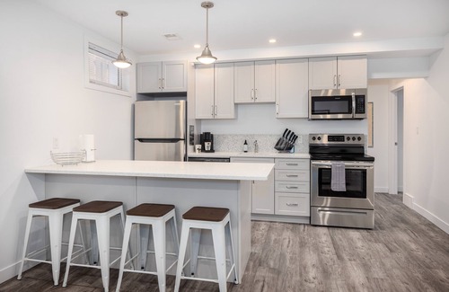 Saskatoon House | NEW 2Bed Modern Basement-Suite w/Indoor Fireplace