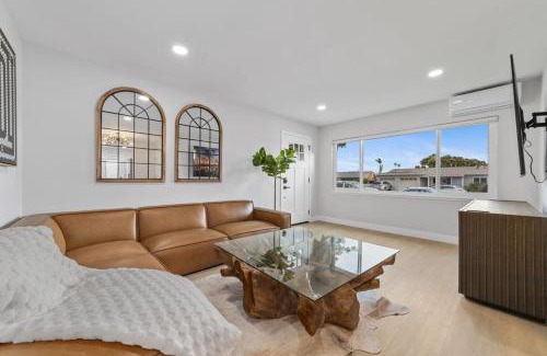 Bay Ho House | NEW 2BR, 1BA, Outdoor Fireplace, Patio Lounge, Western Vibes, Smart TVs, Ambient Lighting