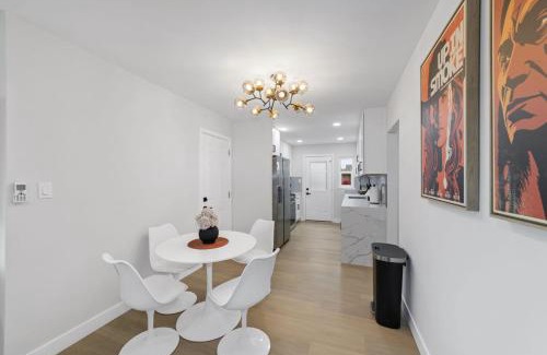 Bay Ho House | NEW 2BR, 1BA, Outdoor Fireplace, Patio Lounge, Western Vibes, Smart TVs, Ambient Lighting