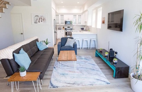 Los Angeles Apartment | *NEW 2BR DESIGNER TOWNHOUSE WALK 2 UNIVERSAL!*