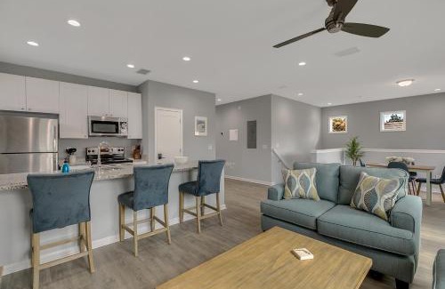 Tampa Heights Apartment | New 3/2 Duplex Minutes From Heart of Tampa -Unit B