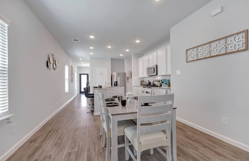 Magnolia House | New - 3 bed 2 Bath house in Magnolia with Fast Wifi- Garage Parking