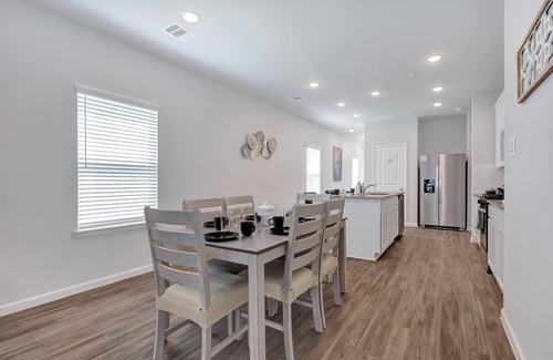 Magnolia House | New - 3 bed 2 Bath house in Magnolia with Fast Wifi- Garage Parking