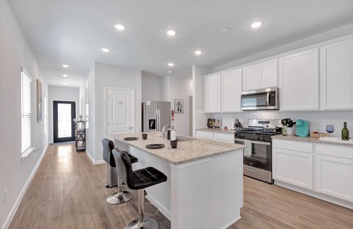 Magnolia House | New - 3 bed 2 Bath house in Magnolia with Fast Wifi- Garage Parking