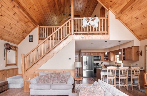 Bryson City Cabin | NEW 3-Bed Cabin w/VIEWS in Bryson City near Train/NOC/Downtown/Hiking/Fontana