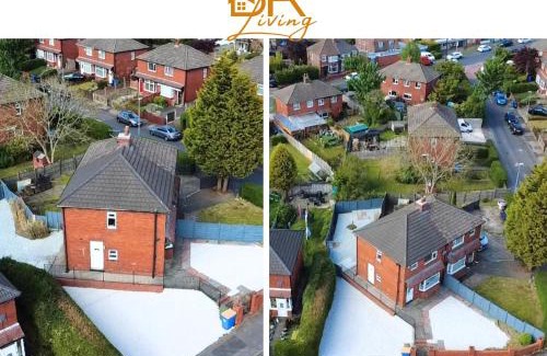 Stalybridge House | NEW! 3-Bed Home in Greater Manchester, Ideal for Long Term Stays & Large Groups, FREE Parking!