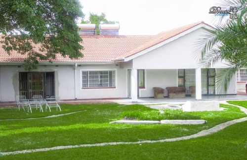Harare House | New 3 bed house , open plan kitchen/Lounge. Sleeps 6. Borehole water, solar