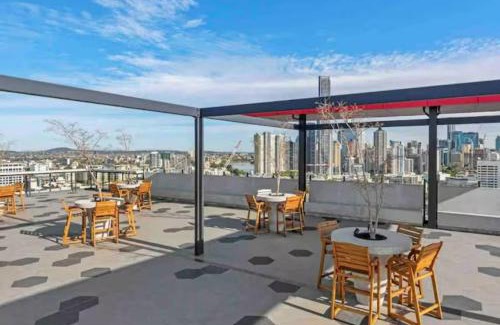 Fortitude Valley Apartment | New 3 Bed Penthouse Resort style complex