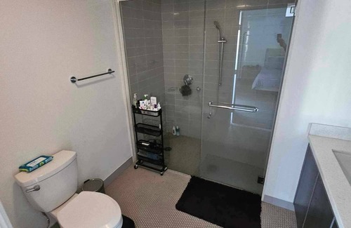Mount Wilson Apartment | NEW 3-bedroom apartment in Heart of Hollywood WiFi AC Patio 65" TV PS5