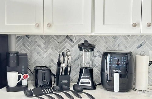 Constable Hook Apartment | NEW 3-bedroom apartment in welcoming Bayonne with WiFi/near NYC