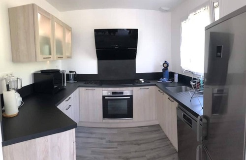 La Brionne House | New 3-bedroom bungalow with private parking