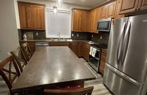 Moses Lake House | New, 3 Bedroom Home Centrally Located in Moses Lake with Room for all Your Toys!