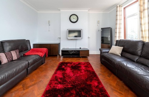 Barnhill Apartment | NEW 3 Bedroom House near Wembley Stadium