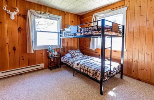 Ashby Cabin | NEW: 3 Bedroom Lake Cabin With Hot Tub