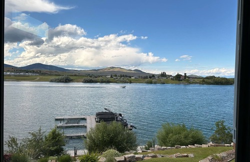 Polson Condo | New! 3-bedroom lake-front condo on Flathead Lake