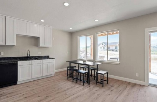 Lava Hot Springs Apartment | New 3-bedroom in delightful Lava Hot Springs. Bottom unit.