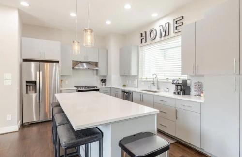 Northside Apartment | NEW, 3 Bedrooom Townhome In Downtown Houston Near Stadiums and Med Center