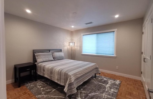 Saranap House | New 3-BR guesthouse with free parking on prem